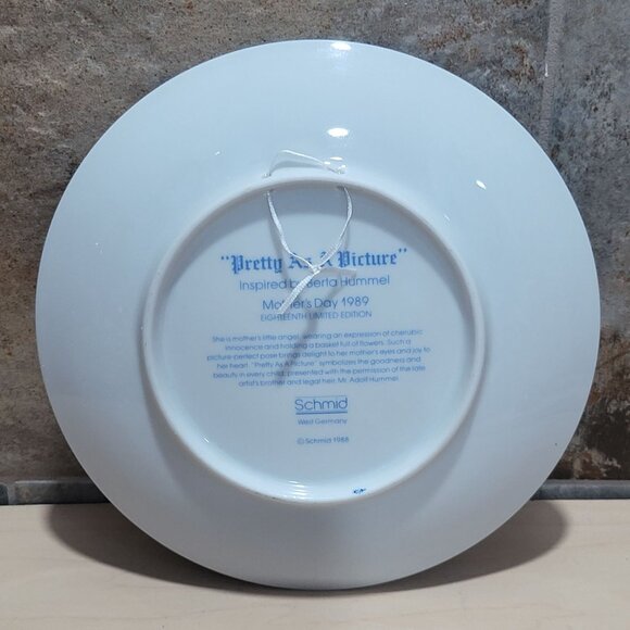 Vintage Schmid Hummel Mother's Day 1989 Pretty As A Picture Decorative Wall Hang - Picture 2 of 12